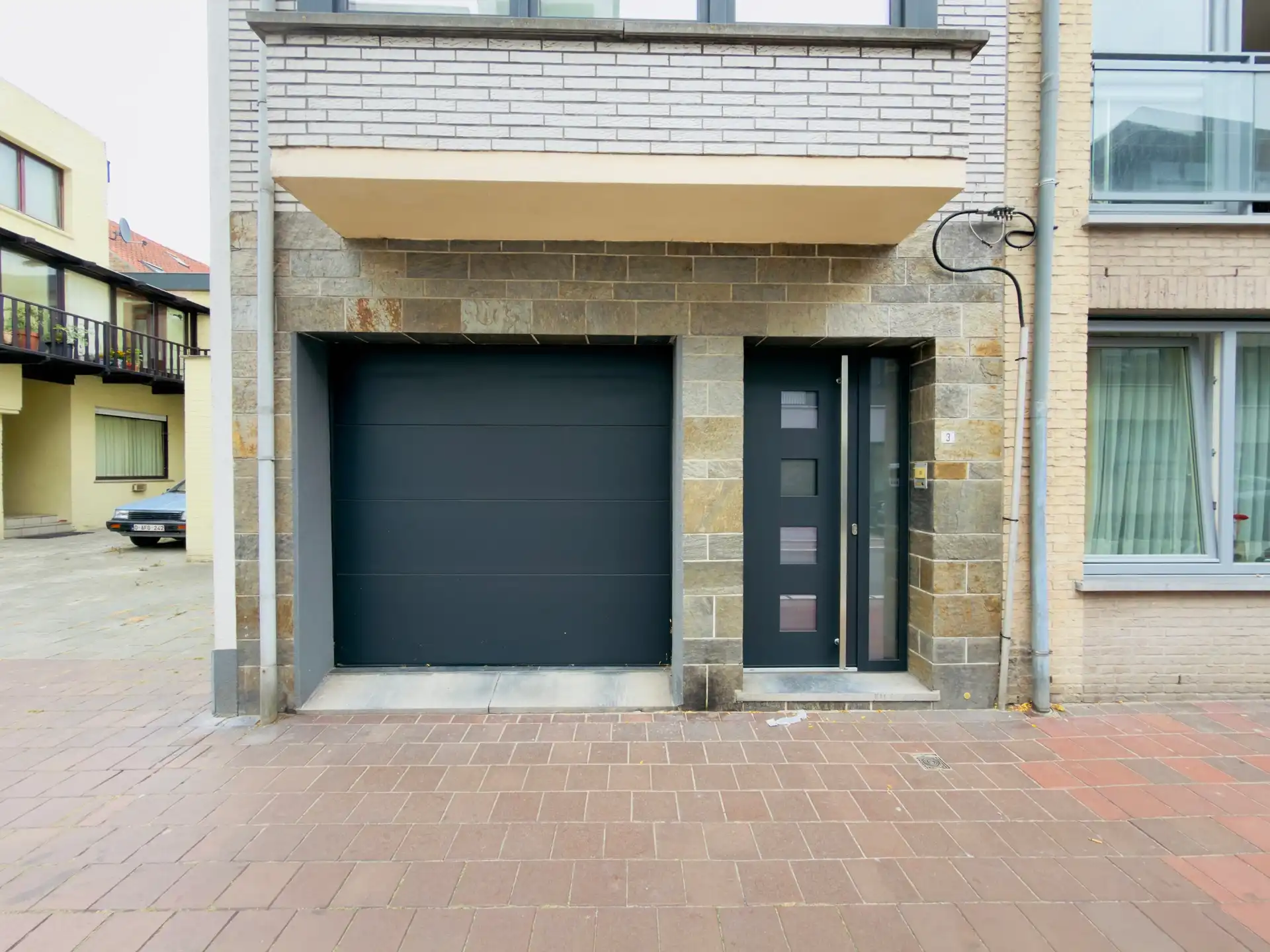DE PANNE – Instapklare gerenoveerde woning met 4 slpk., grote garage, op wandelafstand van zee, bos en tram.  foto 2