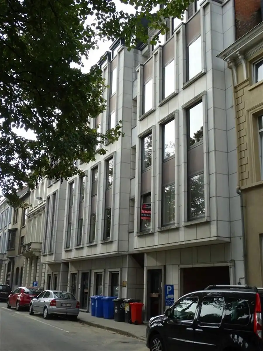 Zeer ruim appartement te huur gelegen op toplocatie foto {{pictureIndex}}