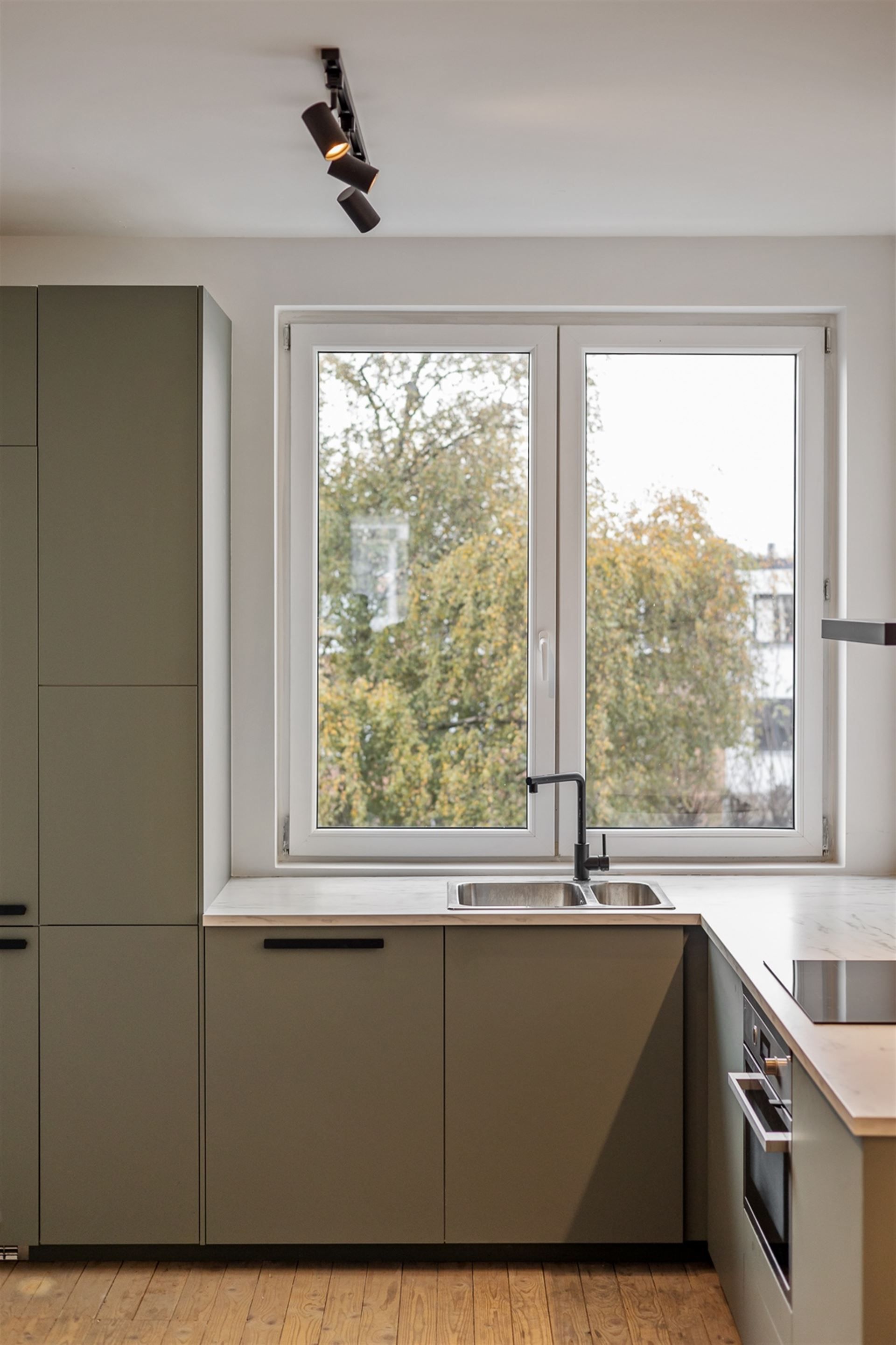 Charmant en Lichtrijk Appartement op bovenste verdieping. foto 3