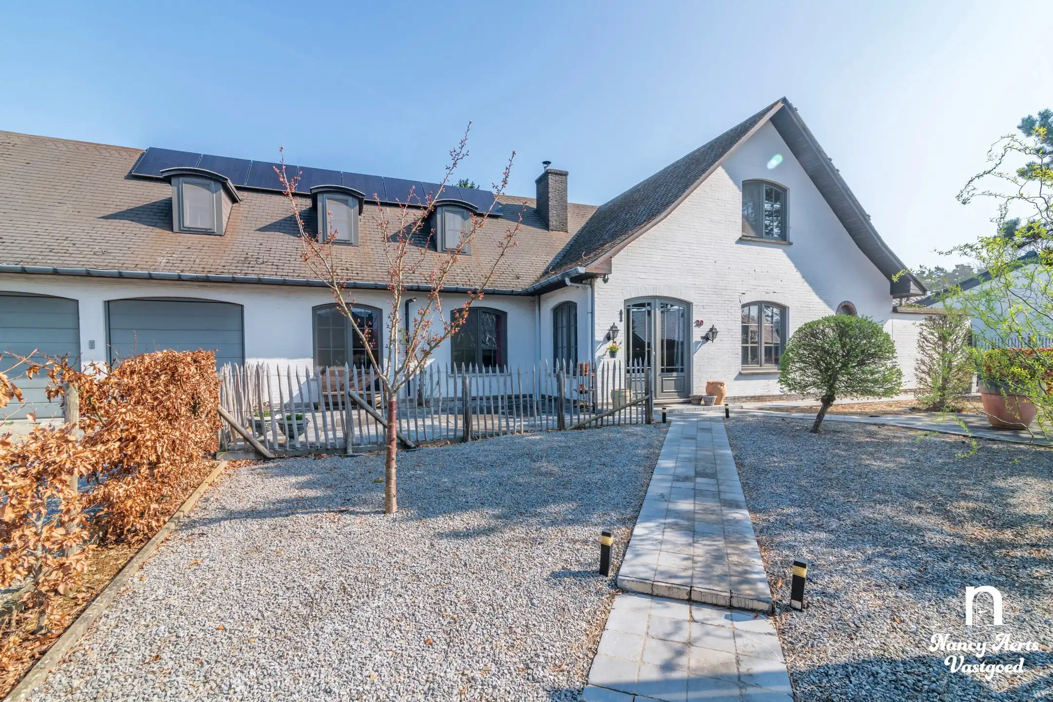 Ruime woning met karakter en talloze mogelijkheden foto {{pictureIndex}}