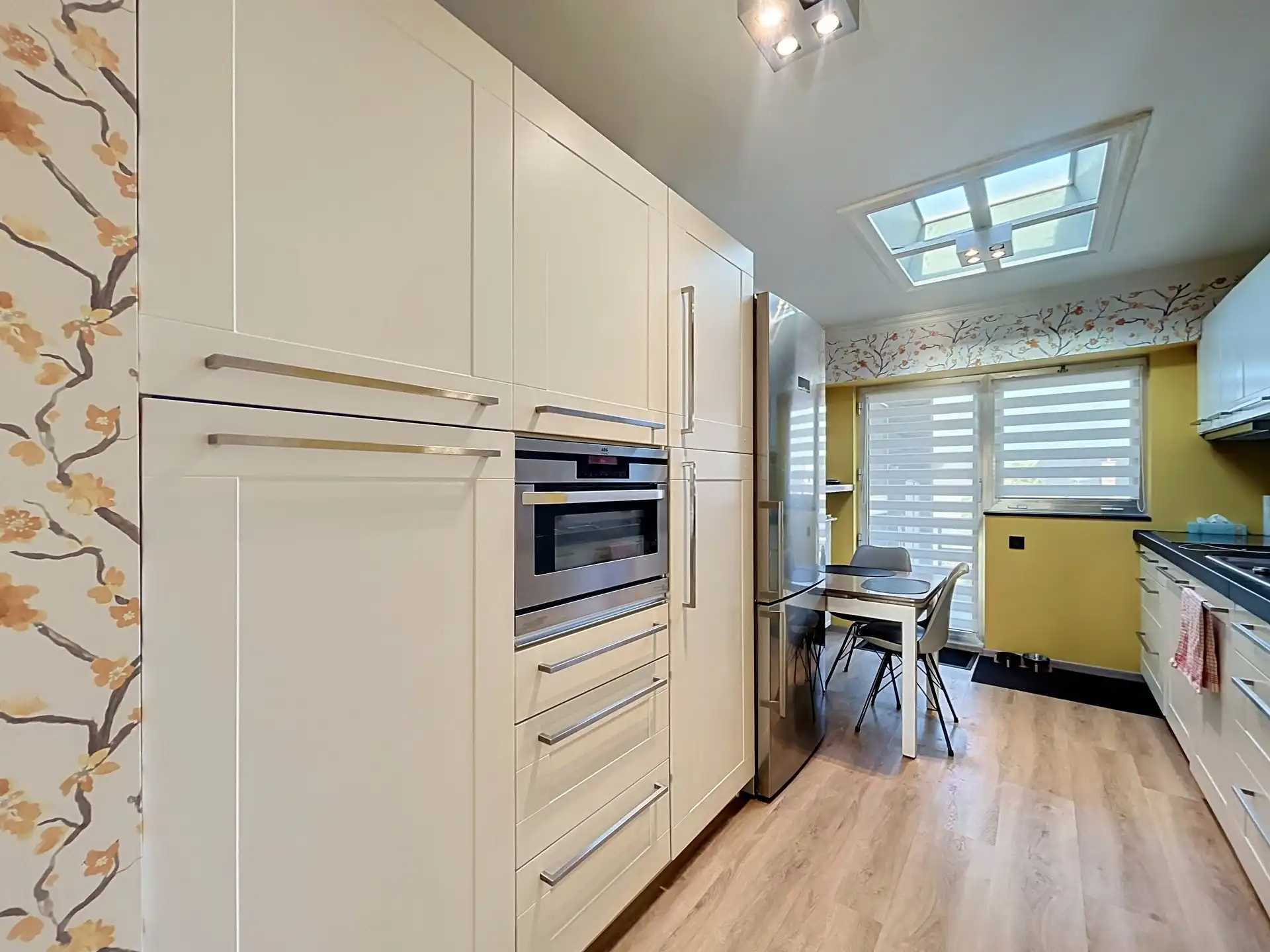 bel-etage woning met 2 slaapkamers, garage en ruime tuin op toplocatie foto 6