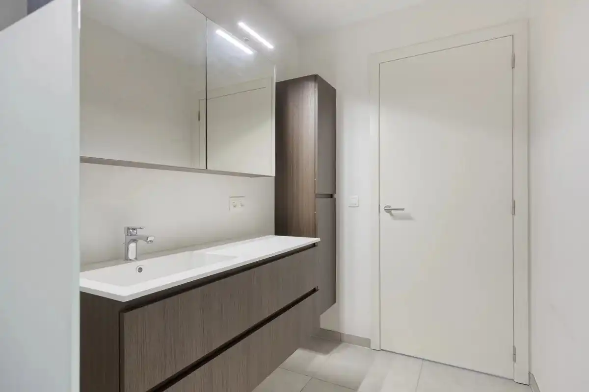 PRACHTIG NIEUWBOUWAPPARTEMENT MET 2 SLPK'S IN CENTRUM HASSELT foto 21