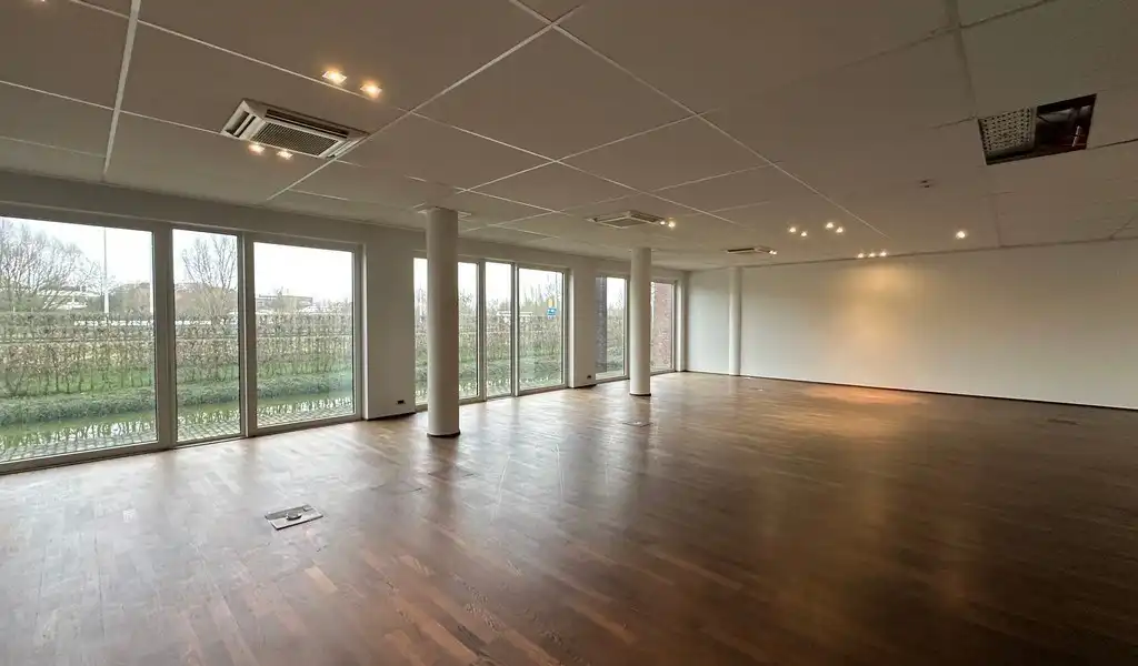 Kantoorruimte te huur in Clinton Park in Roeselare foto 12