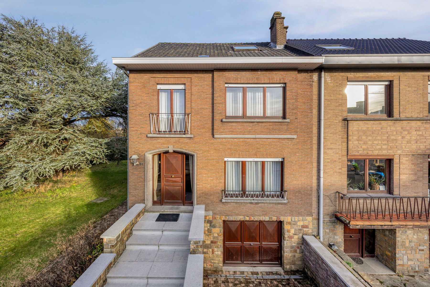 Ruime woning op een perceel van 14are 67ca op een topligging in Groot-Bijgaarden! foto 2