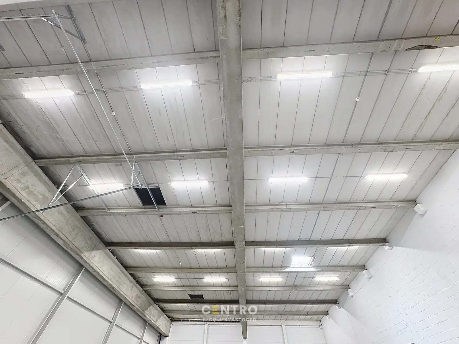 NB KMO-UNIT (411.55m²) te koop met 2 private parkeerplaatsen voor de deur, elektrische sectionaalpoort en sanitair blok op industriezone "Herdersbrug" te 8000 Brugge foto 6