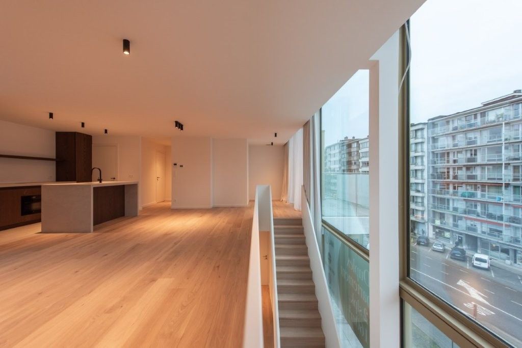 LUXUEUS PENTHOUSE 161M² MET 2SLK IN CENTRUM TONGEREN. foto 3