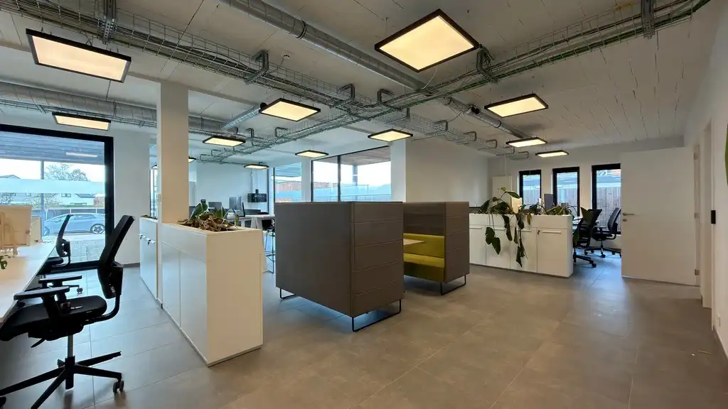 Instapklare kantoren met terras te huur vlakbij afrit E19 in Rumst foto 4