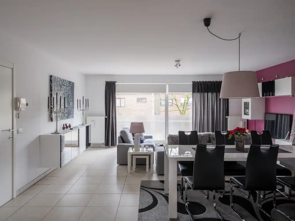 Gentbrugge - Licht op te frissen appartement met 2 slaapkamers en terras. foto 2