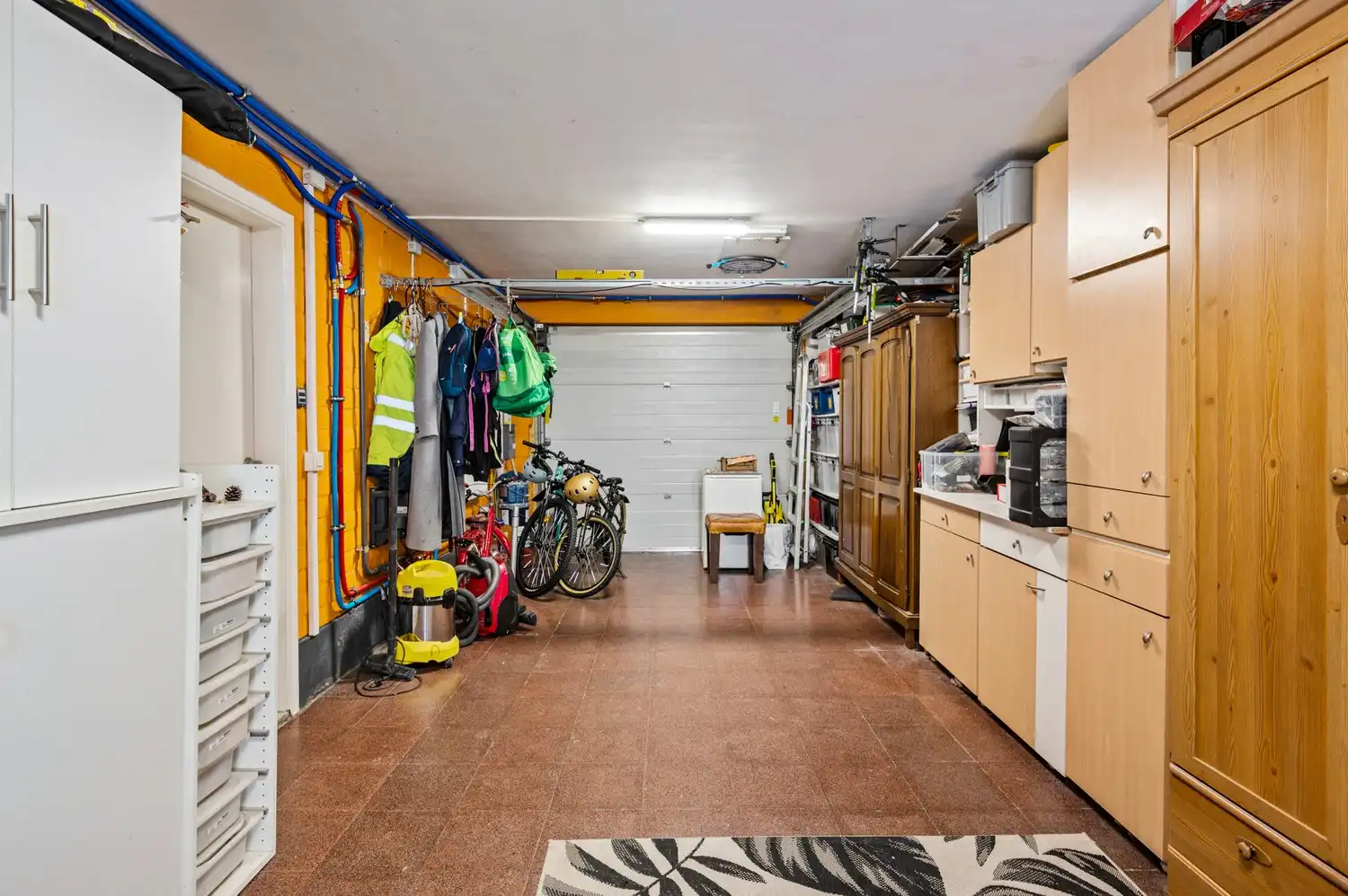 Ruime grotendeels gerenoveerde belétage met 3 slaapkamers, tuin en garage met oprit in Kapellen foto 14