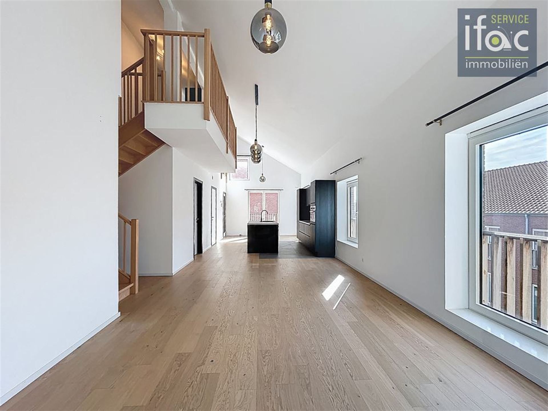 Loft foto {{pictureIndex}}