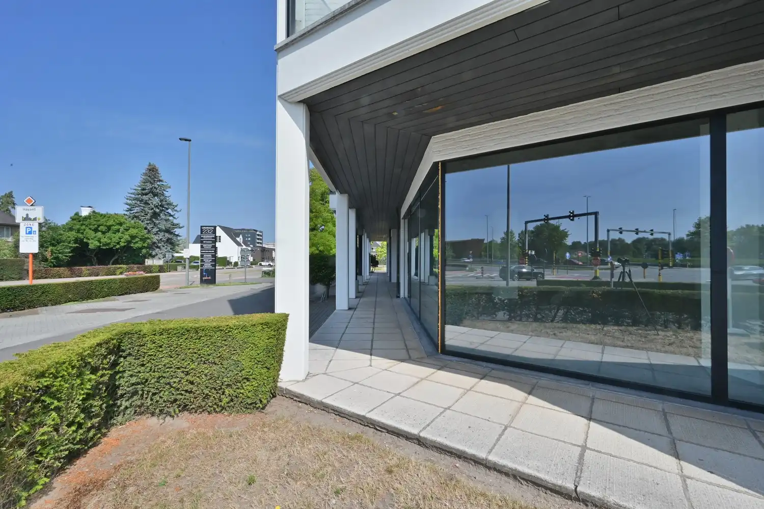 Unieke kans op topligging in Hasselt –  gelijkvloerse commerciële ruimte te koop (295 m²) foto 3
