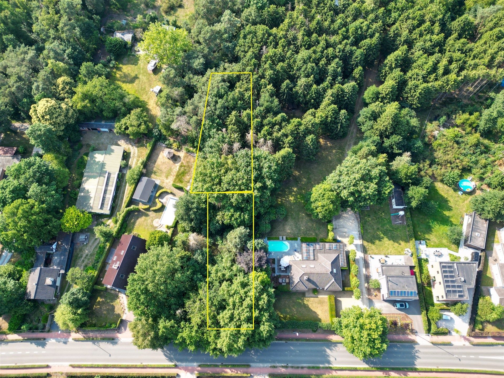 bouwgrond + achterliggend bos, samen 1.590m² foto {{pictureIndex}}