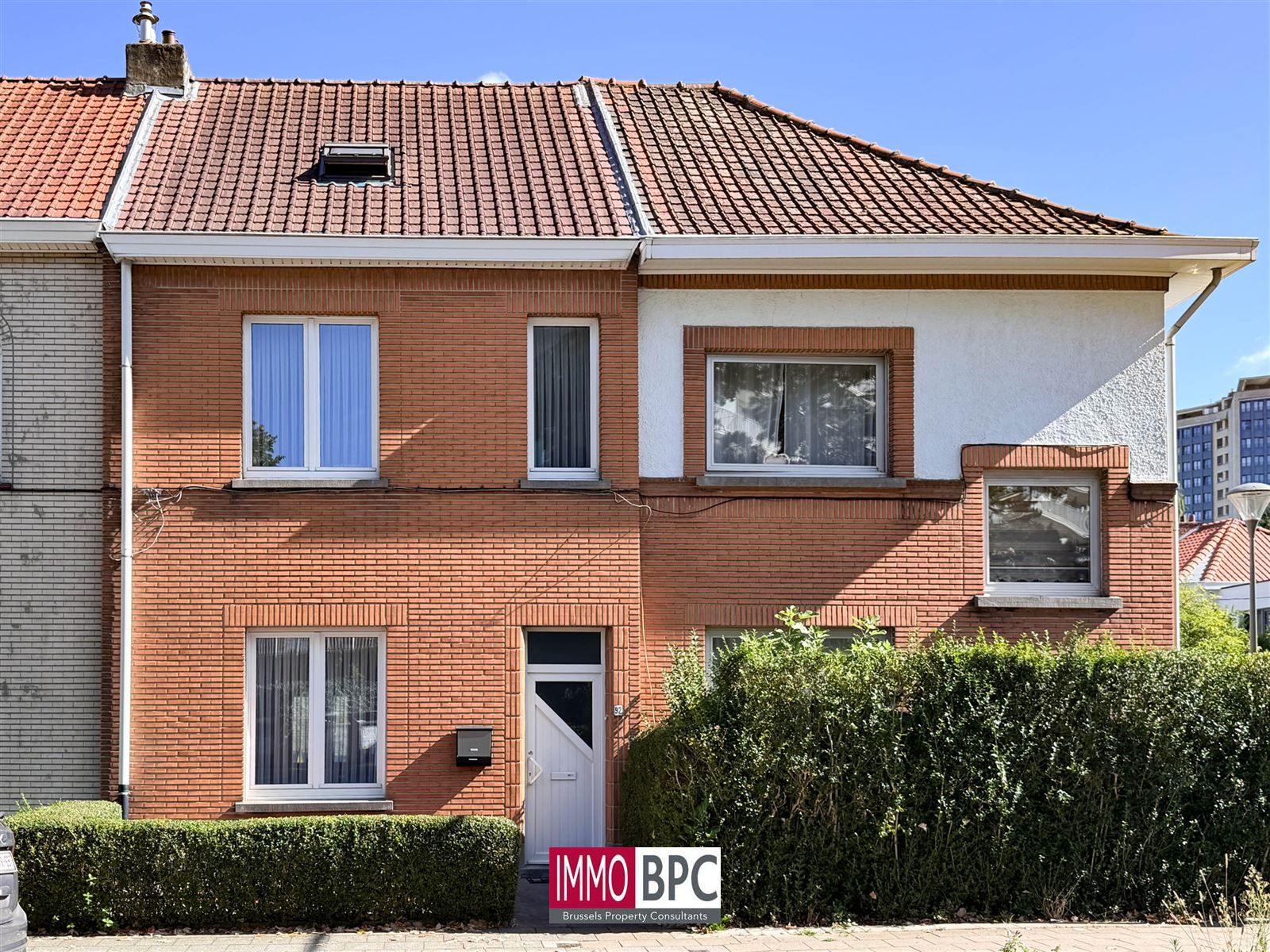 Gezelllige  woning met tuin en 2 garages  in Ganshoren! foto {{pictureIndex}}