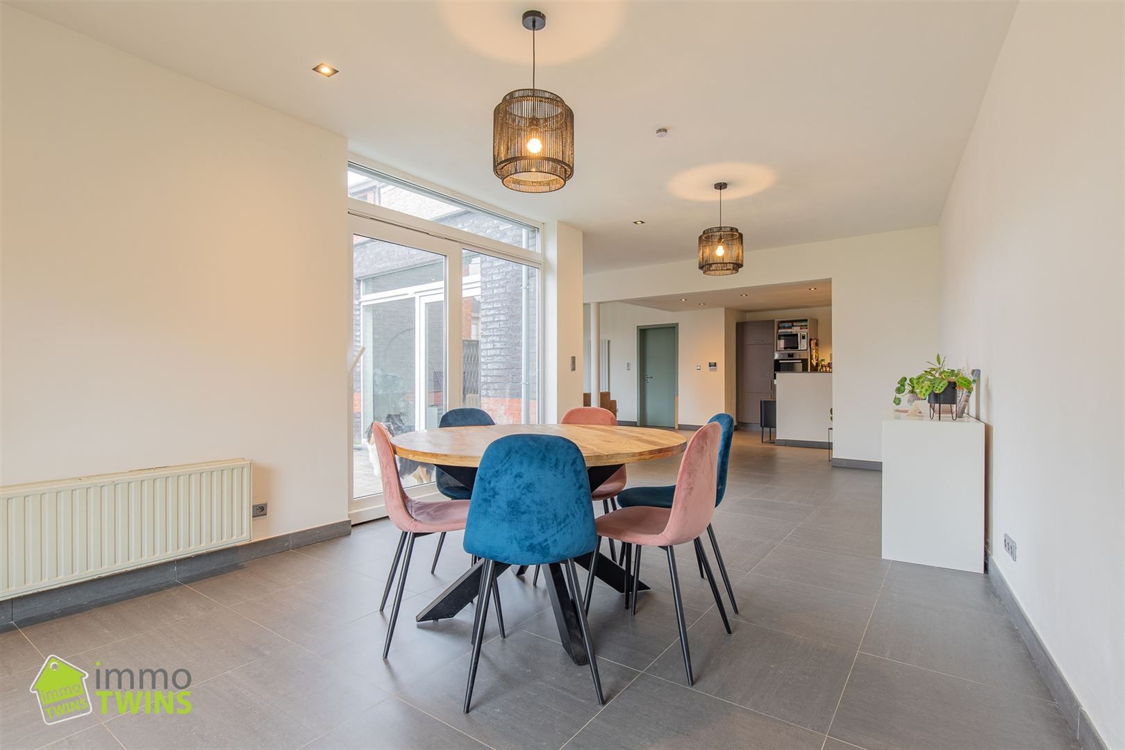 Ruime en lichtrijke gezinswoning met zonnige tuin en inpandige garage in Lebbeke foto 11