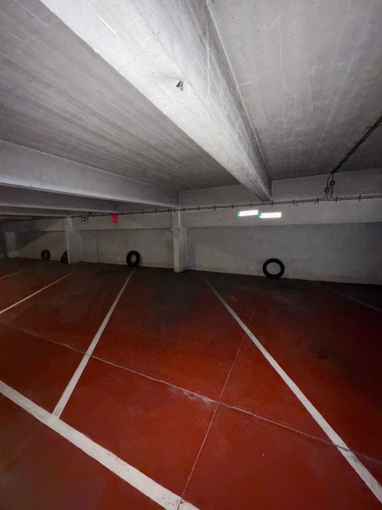 Garage te huur foto {{pictureIndex}}