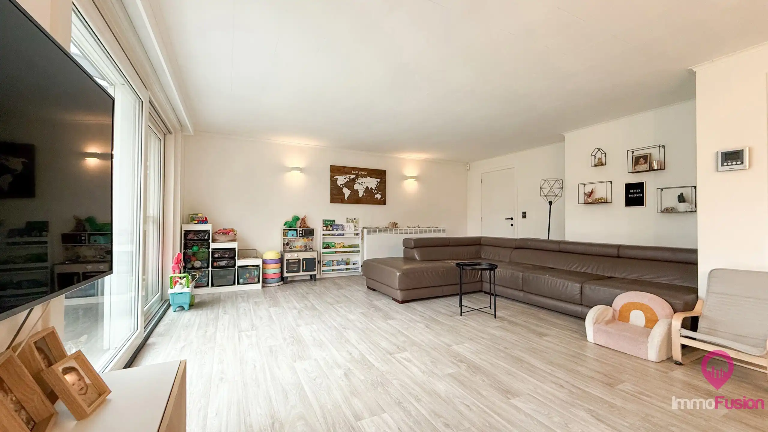 Ruime instapklare open bebouwing met 2 badkamers op 9a grond foto 5