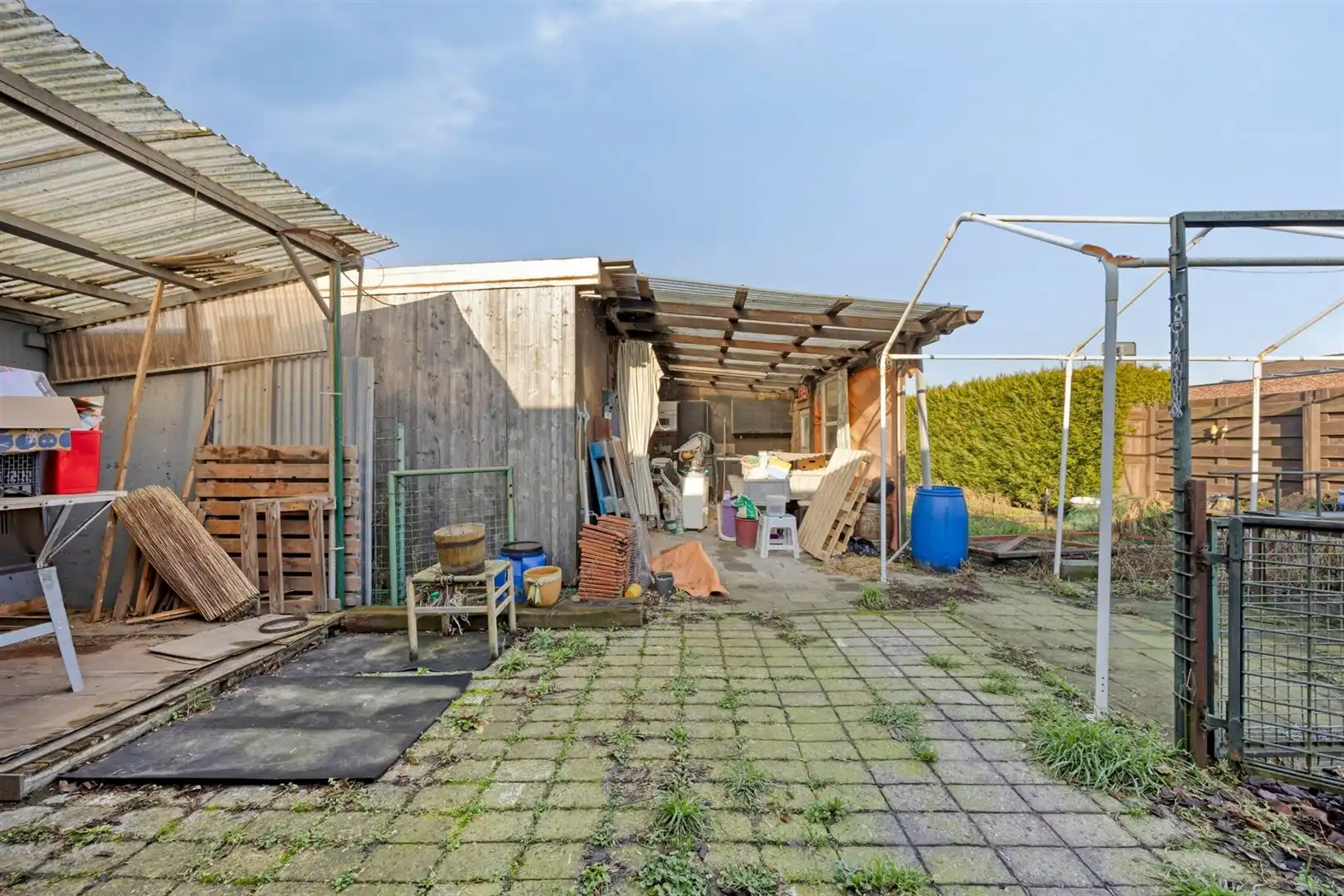 Grondig te renoveren huis. foto 26