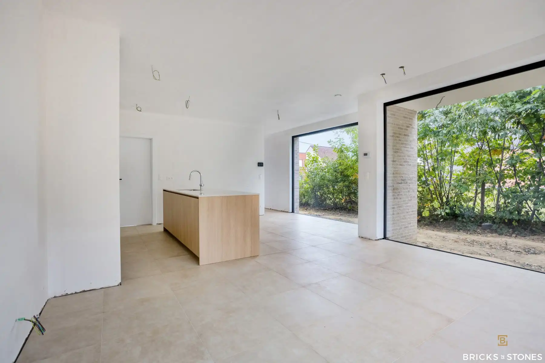 Stijlvolle nieuwbouwwoning met tuin, 3 slpks & 2 badk foto 2