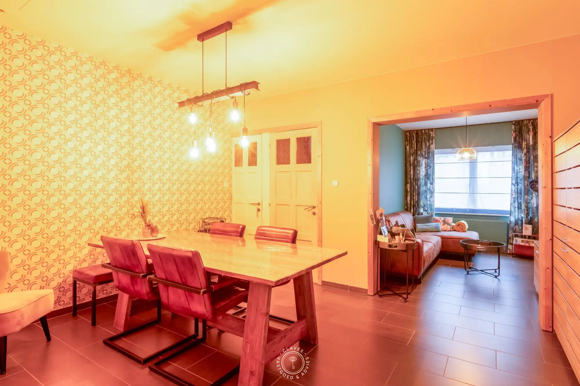 Charmante halfopen bebouwing met open zicht op achterliggende velden foto 8