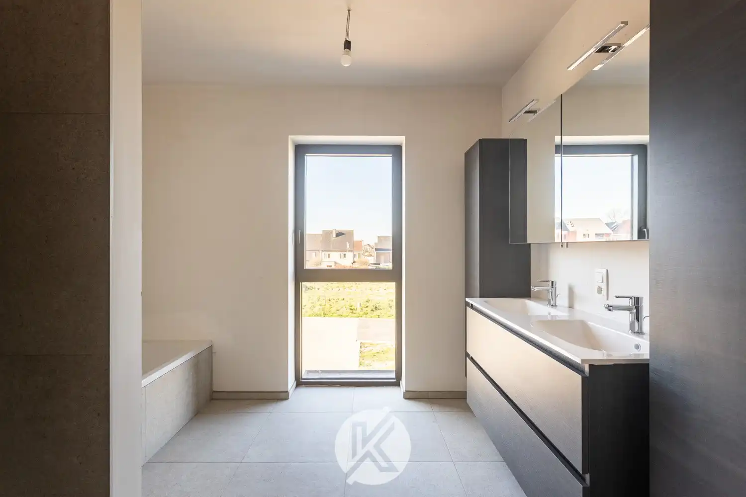 Halfopen nieuwbouwwoning op een rustige ligging foto 13
