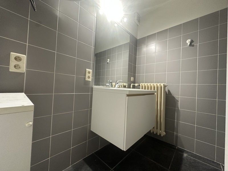 Ruim appartement met grote raampartijen in centrum Brugge! foto 4