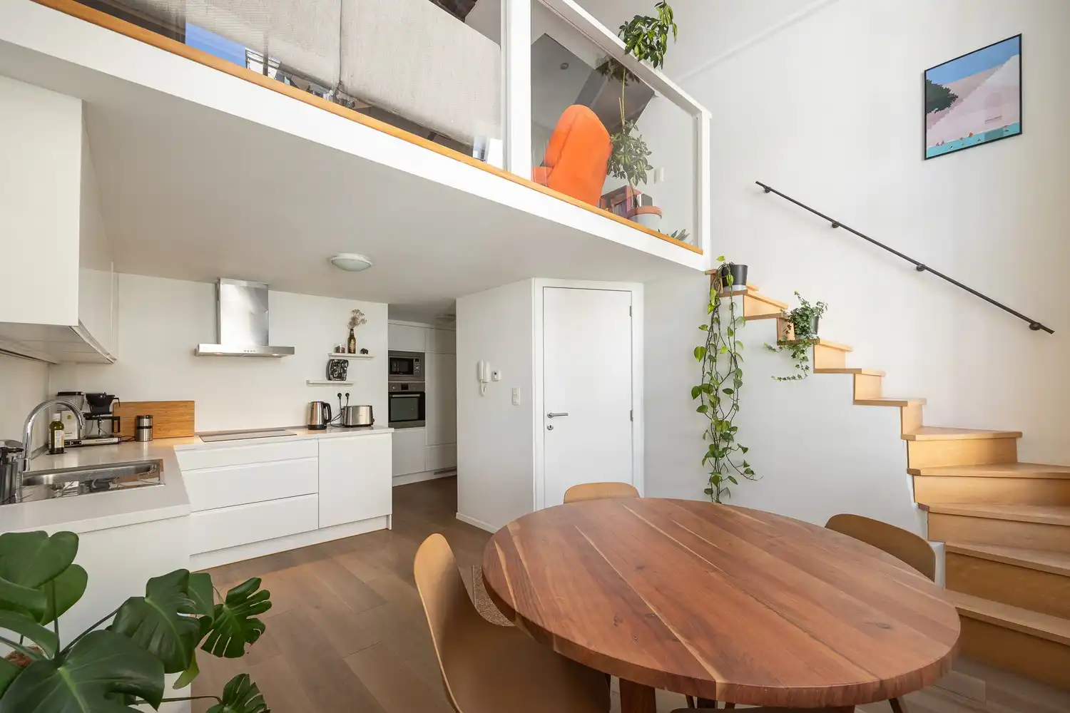 Instapklare stadswoning met garage en 2 slaapkamers foto 2