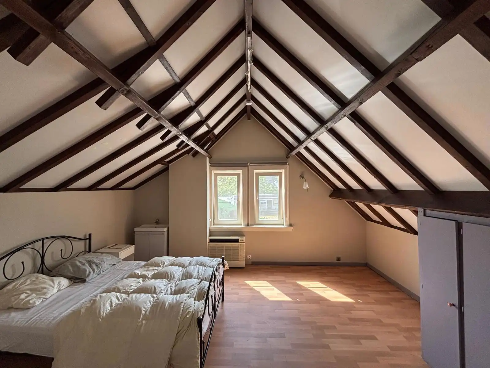Vrijstaande (gemeubileerde) woning met zwembad en tuin foto 14
