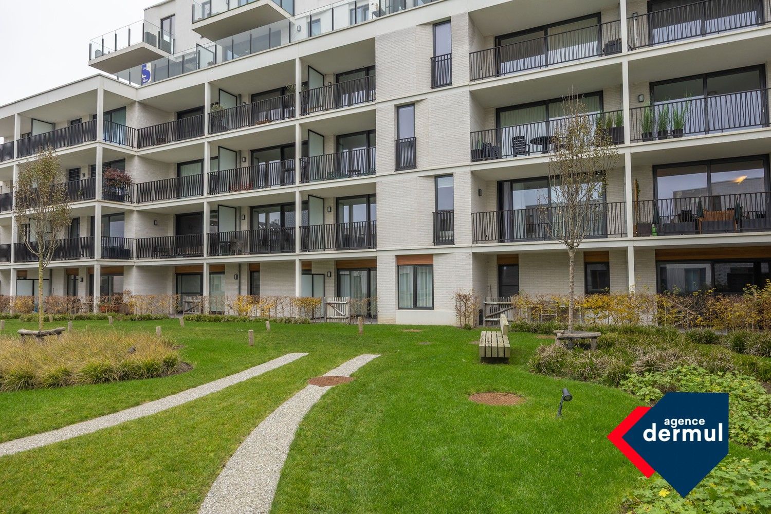 RECENT APPARTEMENT MET PARKING foto 22