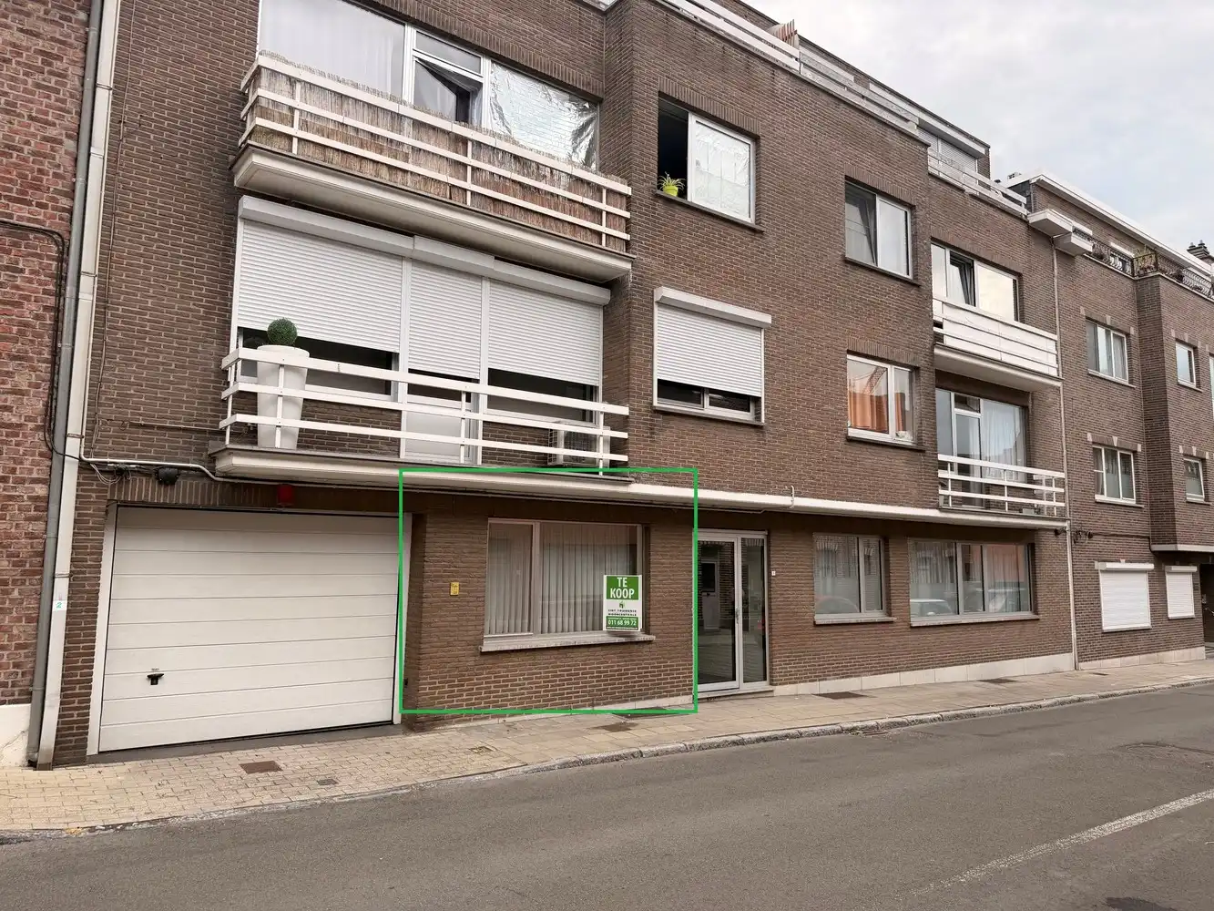 Te renoveren gelijkvloers appartement met 1 slaapkamer nabij de Grote Markt foto {{pictureIndex}}