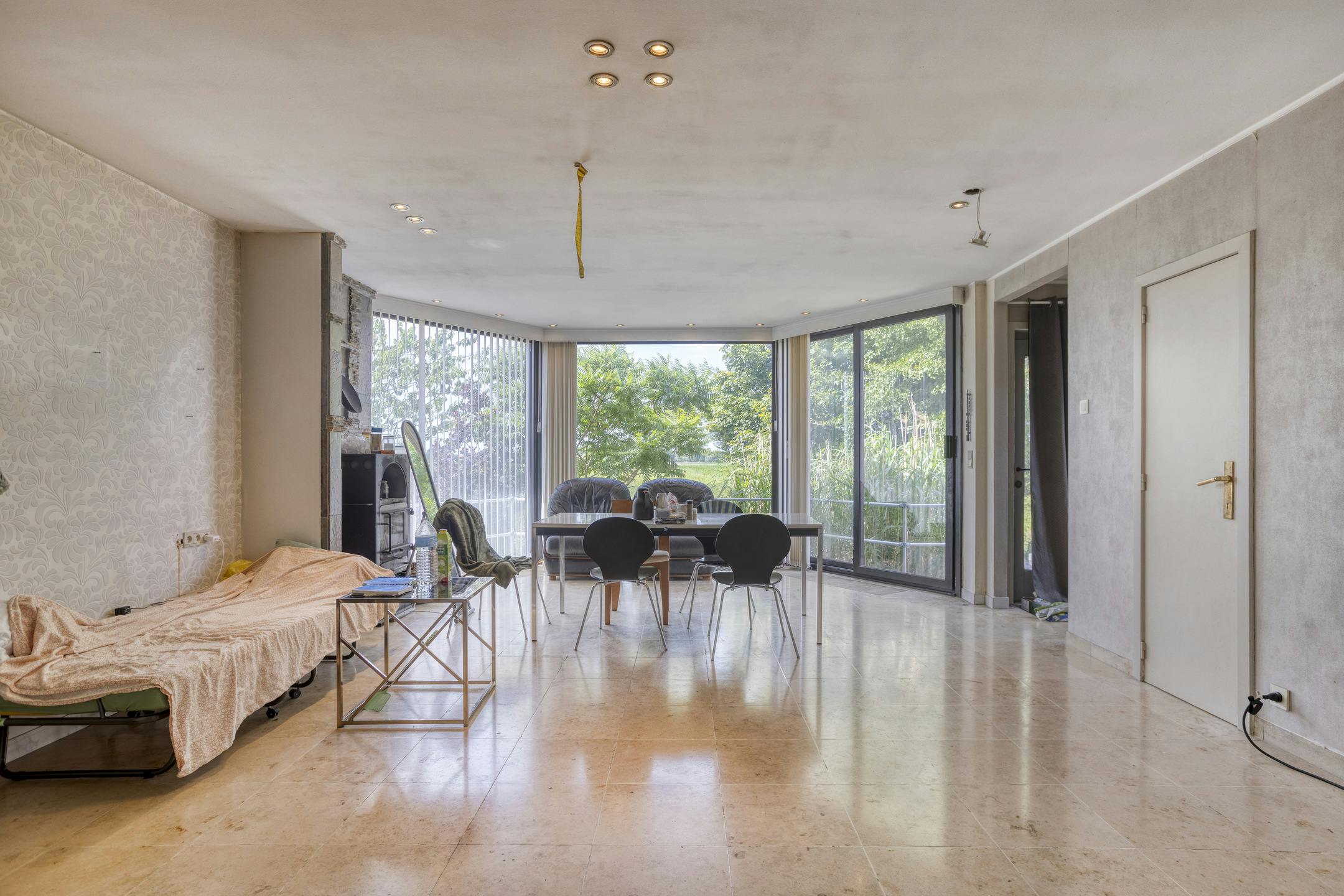 Halfopen bebouwing met 3 slaapkamers op een ruim perceel in Gits! foto 3