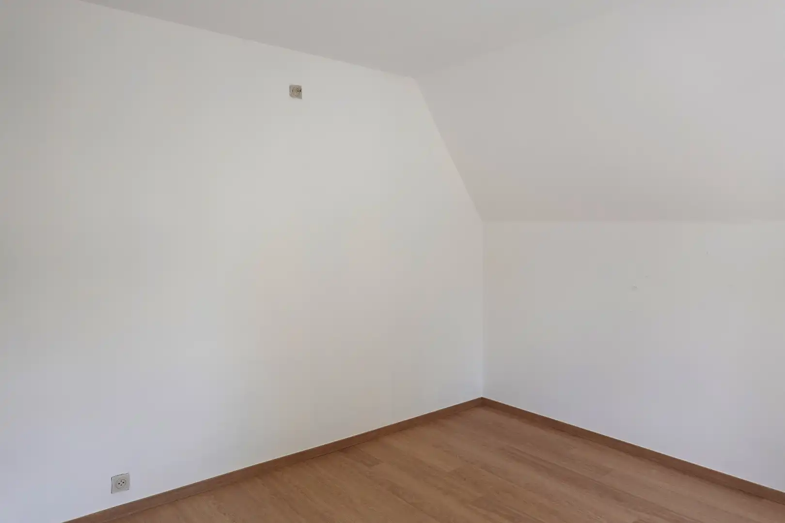 Te huur: ruime woning met 5 slaapkamers, tuin en garage foto 10