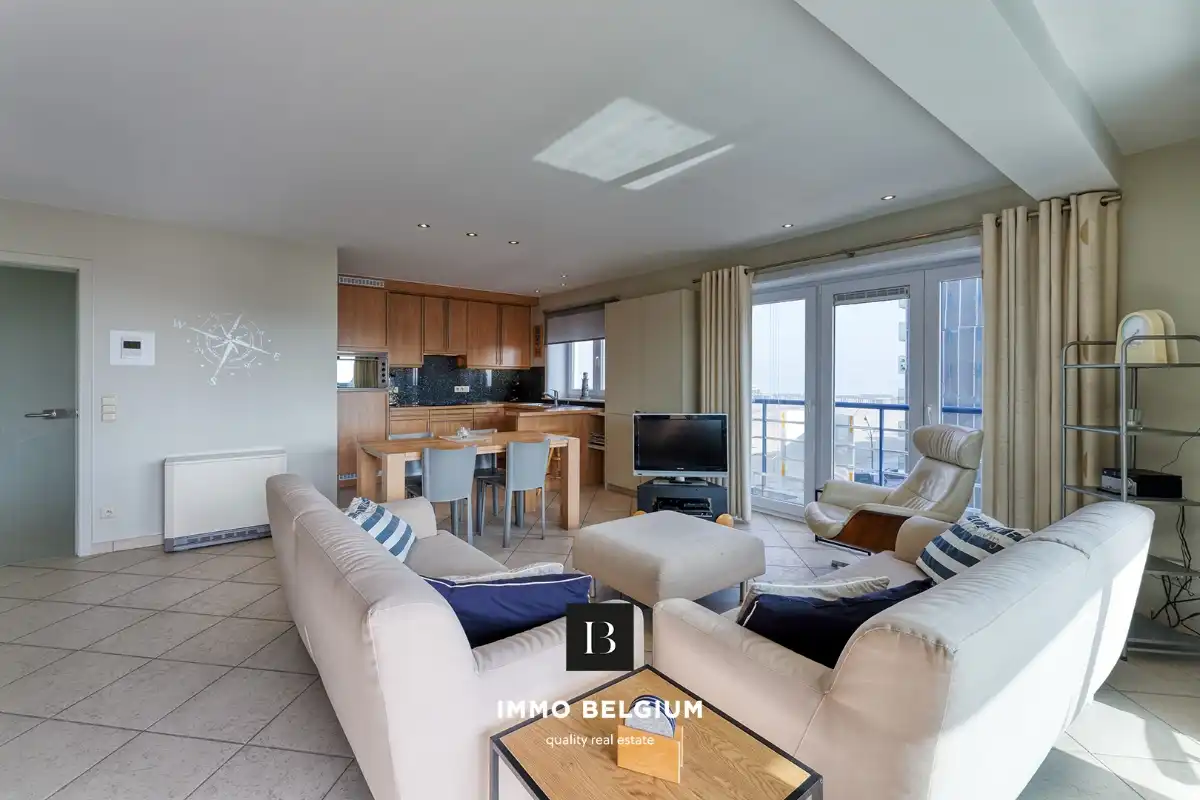 Appartement met ruim zonneterras en zijdelings zeezicht foto 2