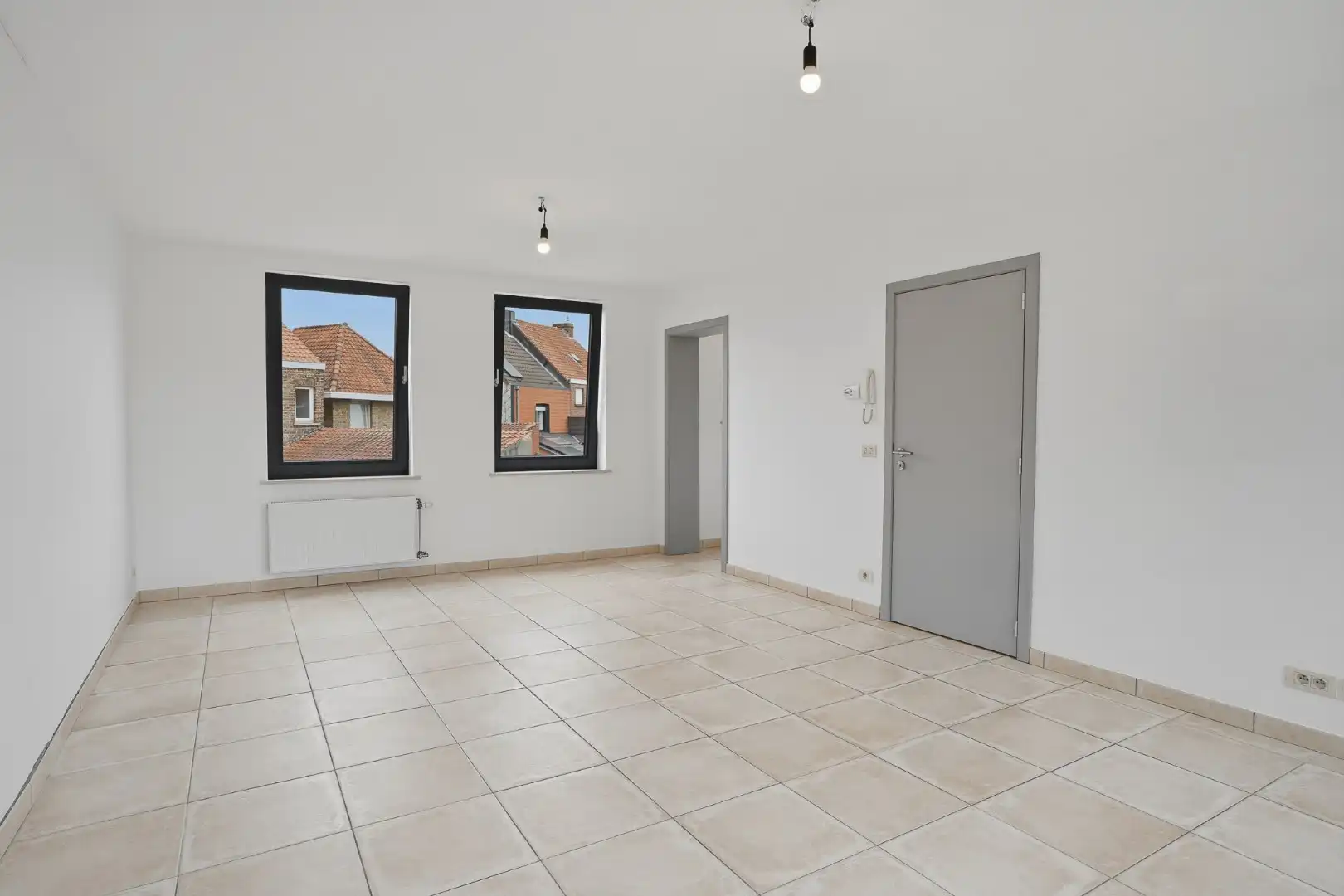 Instapklare rijwoning met garage op toplocatie in hartje Sint-Michiels foto 2