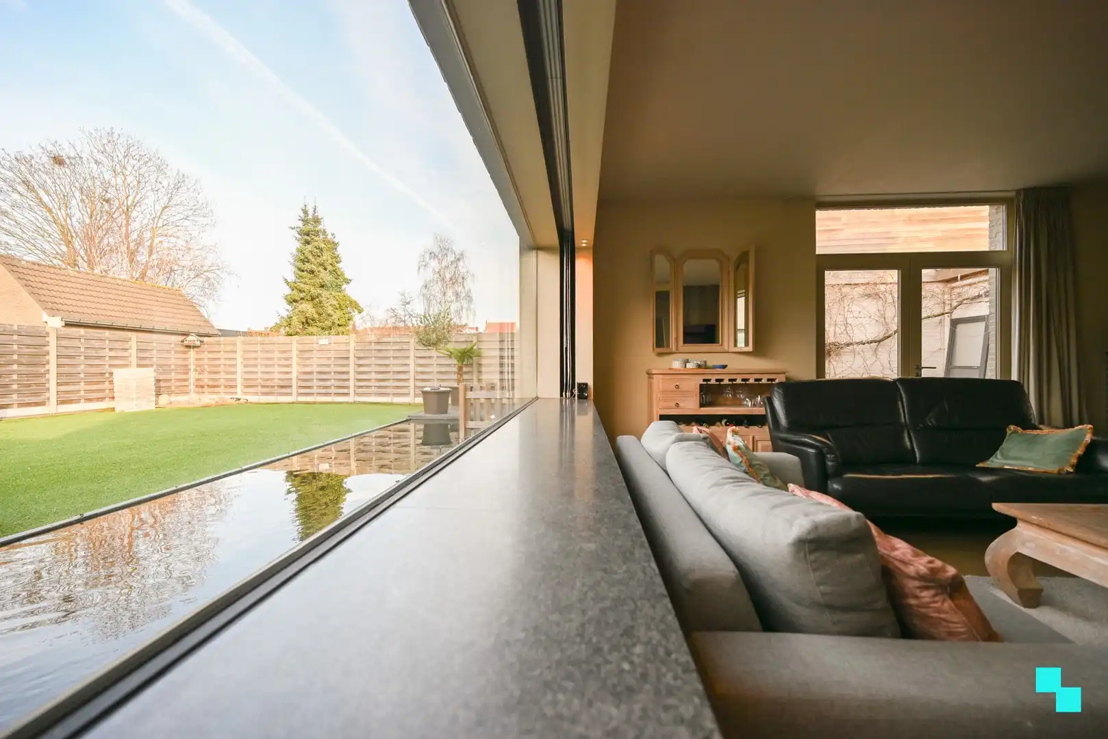 Karaktervolle woning met handelsruimte nabij het centrum van Izegem foto 8