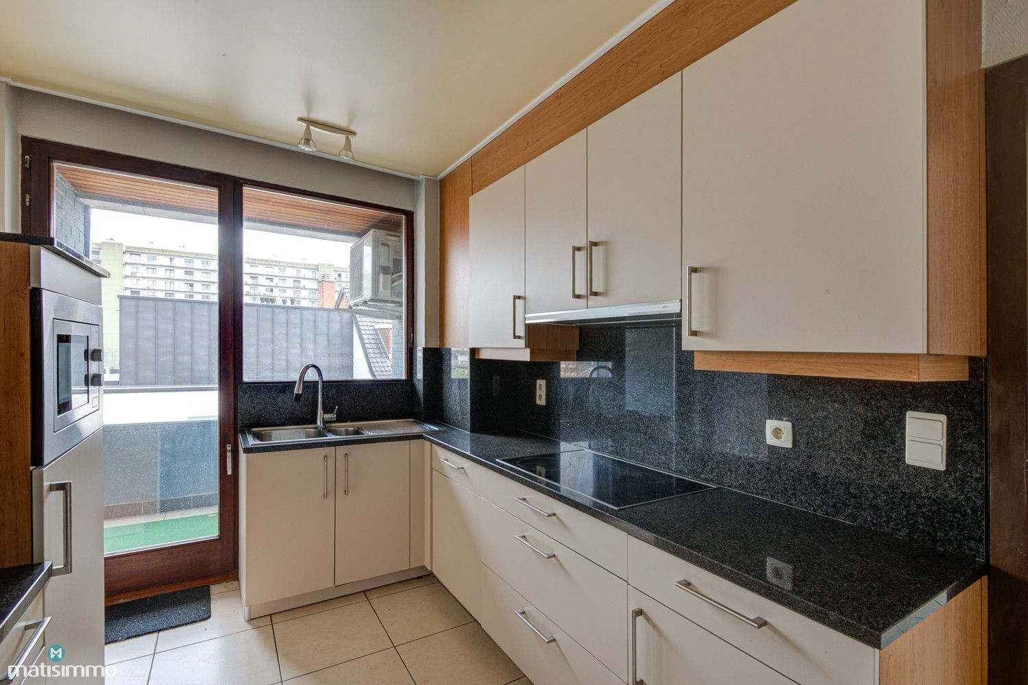 APPARTEMENT MET 2 SLAAPKAMERS EN PARKEERPLAATS NABIJ CENTRUM GENK foto 7
