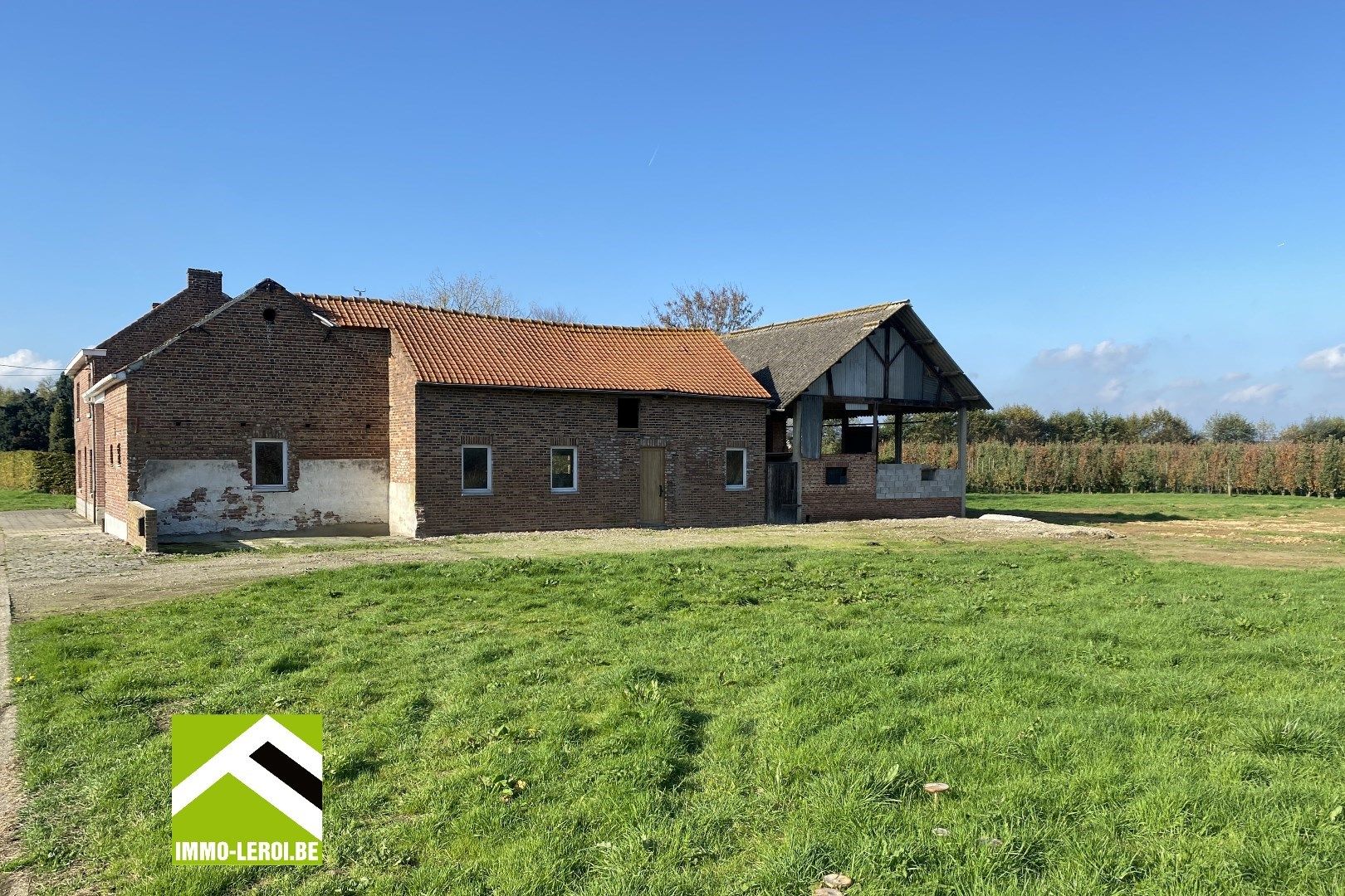 Landelijk gelegen hoeve op 40 are - Te renoveren - met goedgekeurde vergunning foto 2