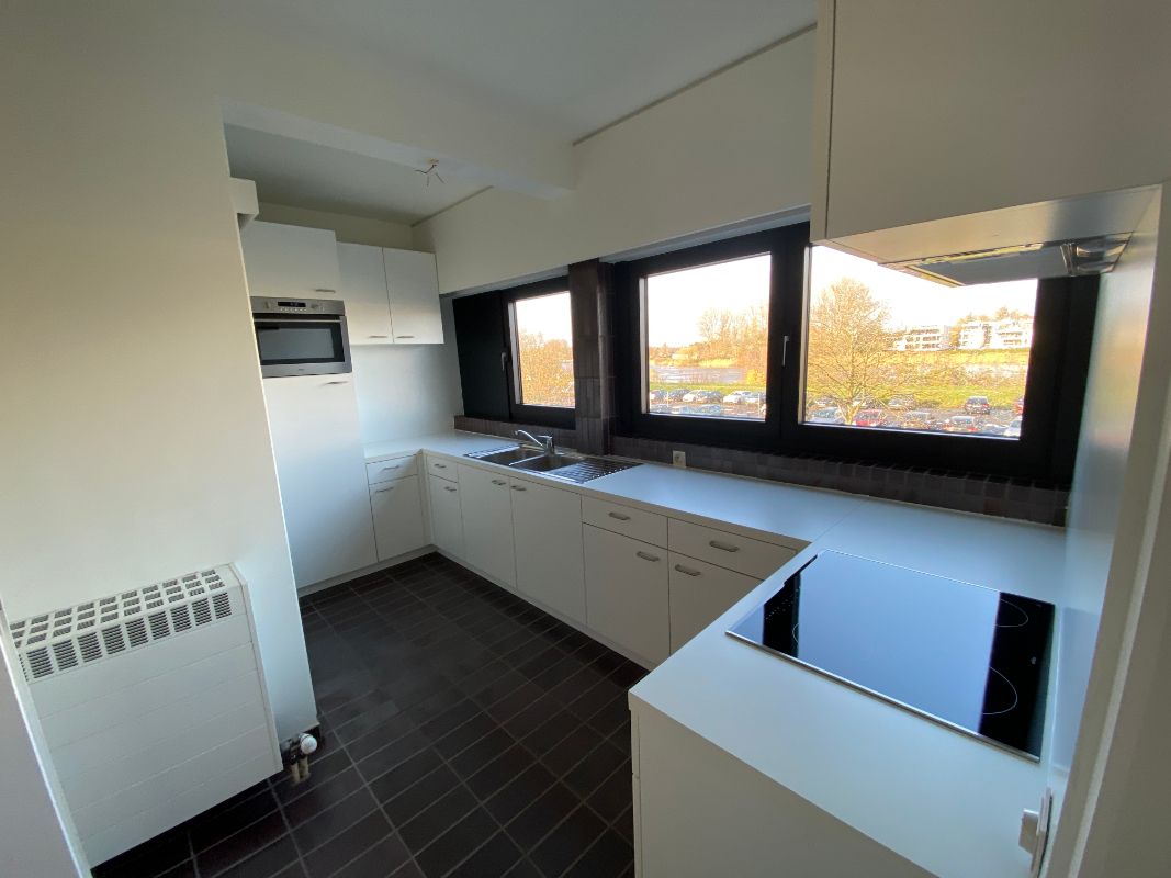 Ruim appartement met 2 slaapkamers, centraal gelegen. foto 3