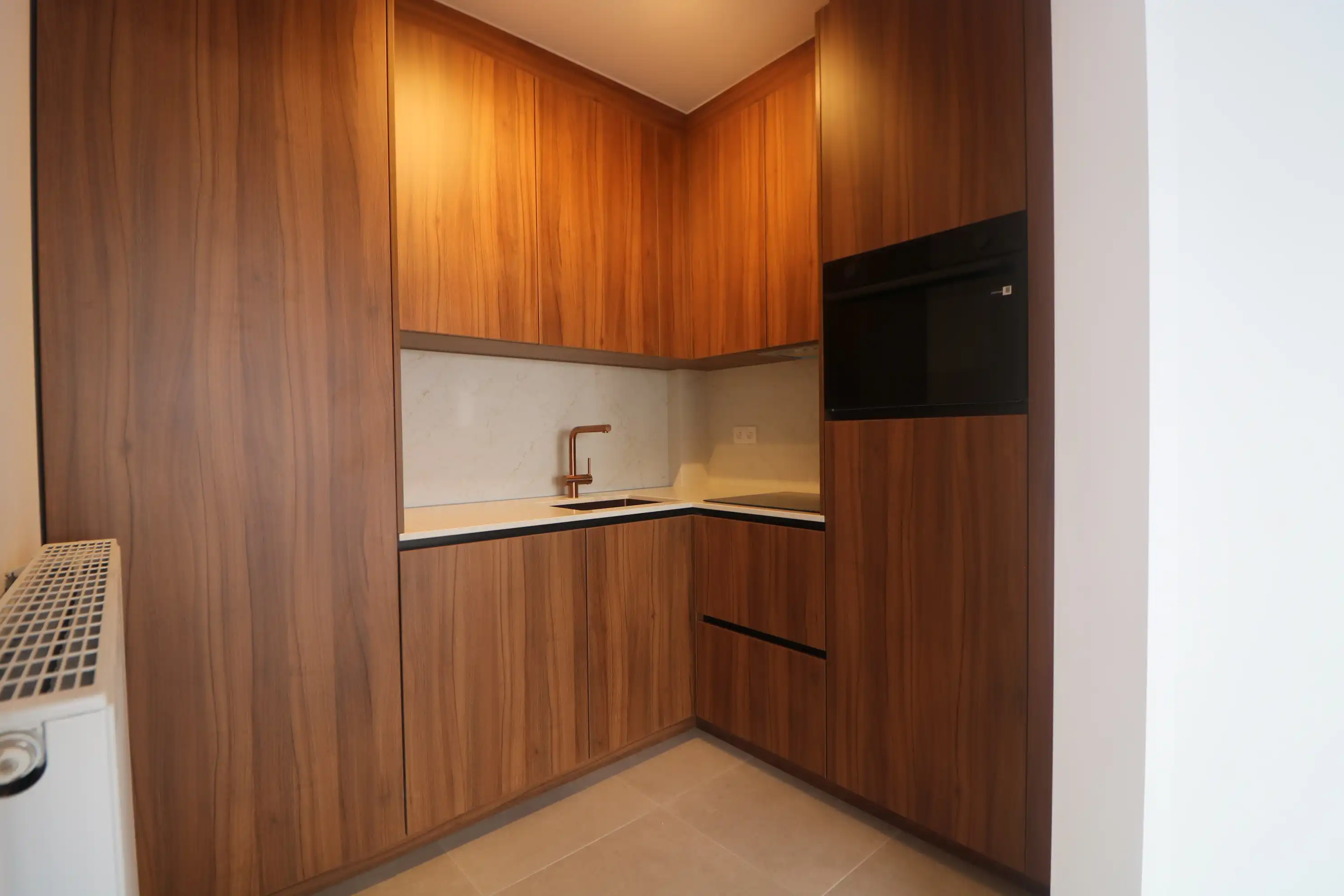 Instapklaar 2-slaapkamerappartement met tuin. foto 6