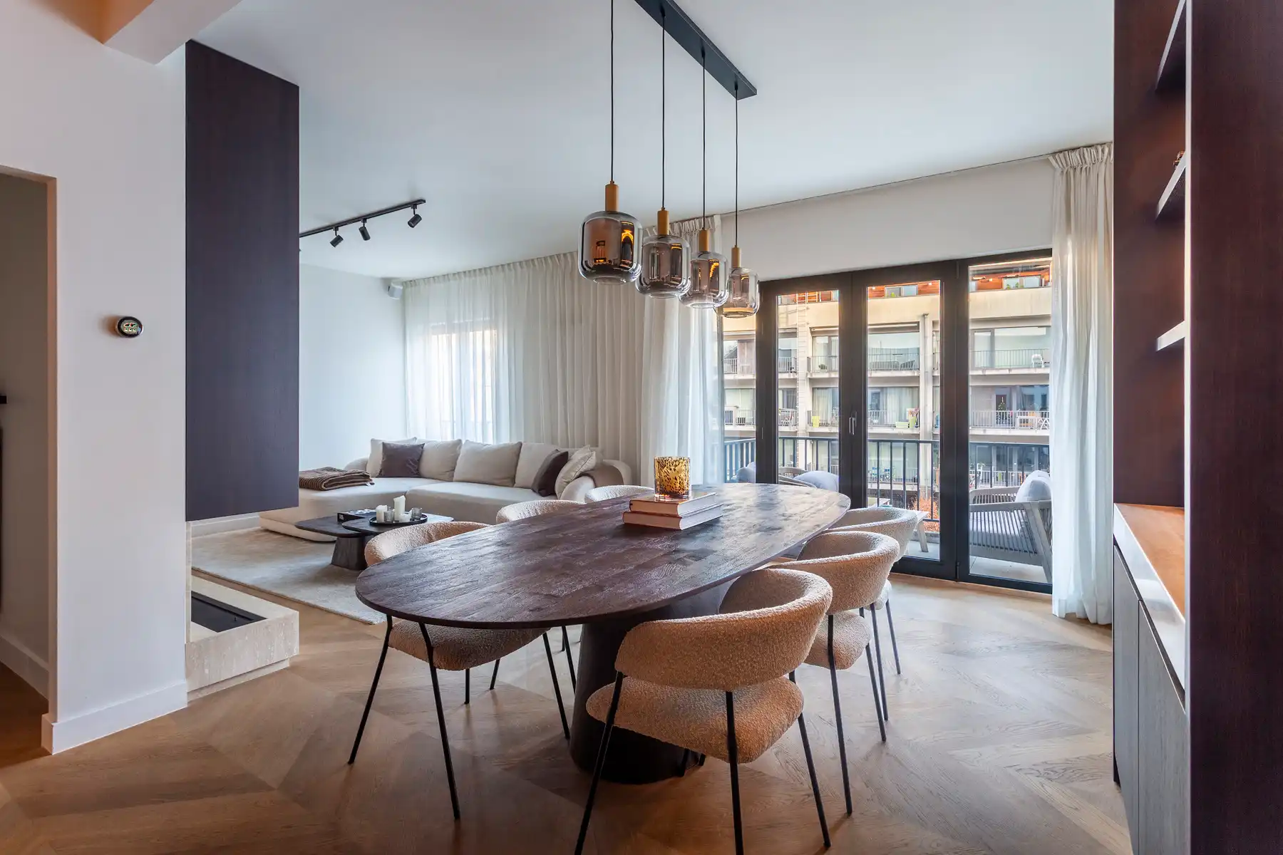 Elegant gerenoveerd appartement met terras foto 3