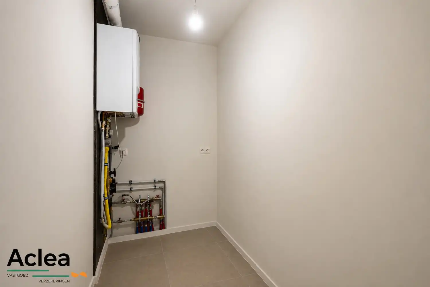 Stijlvol gerenoveerde woning met tuin en parkeerplaats foto 11