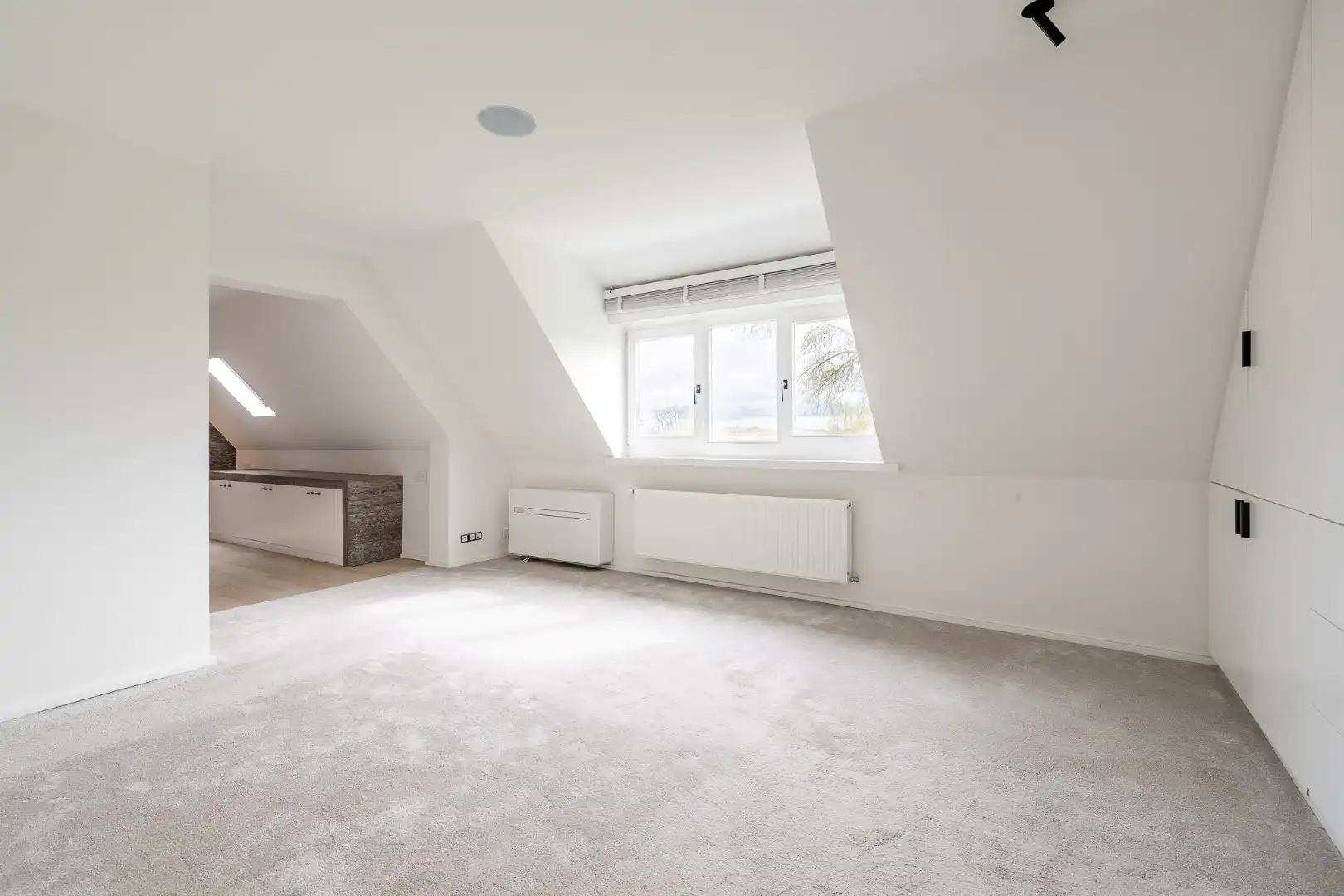 Exclusieve karaktervolle woning op een enorm perceel met 4 slaapkamers, super grote tuin met prachtig zicht op de polders foto 16