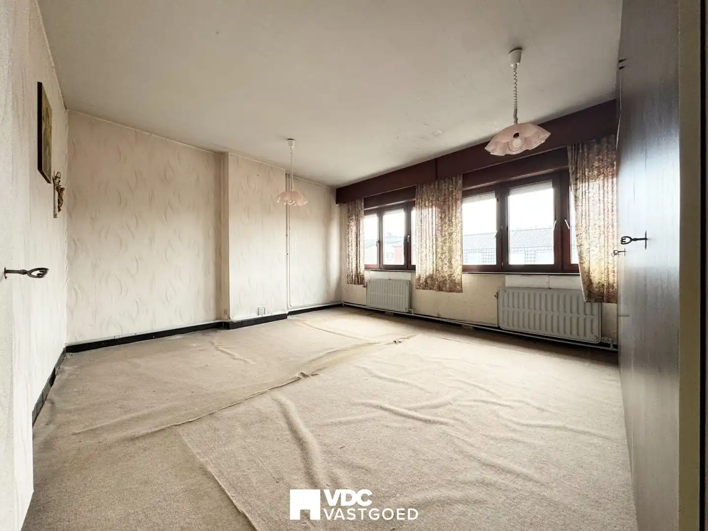 Te renoveren woning met werkplaats, garage en veel potentieel foto 16