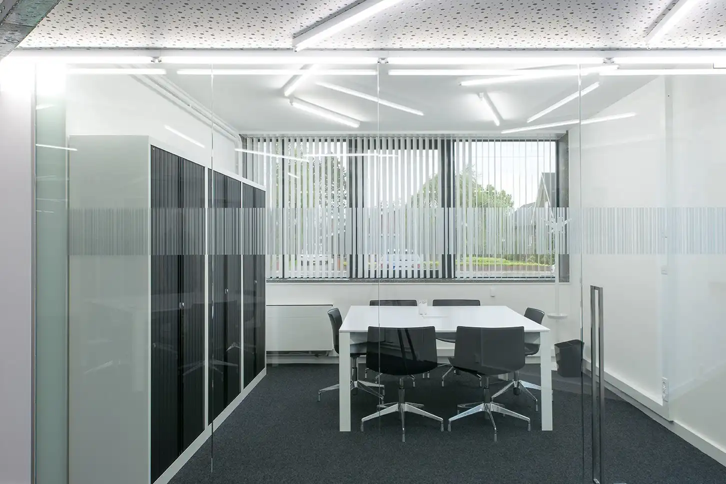 Perfect uitgerust kantoor (22 m²) met parking en alle faciliteiten inclusief, Torhout. foto 14