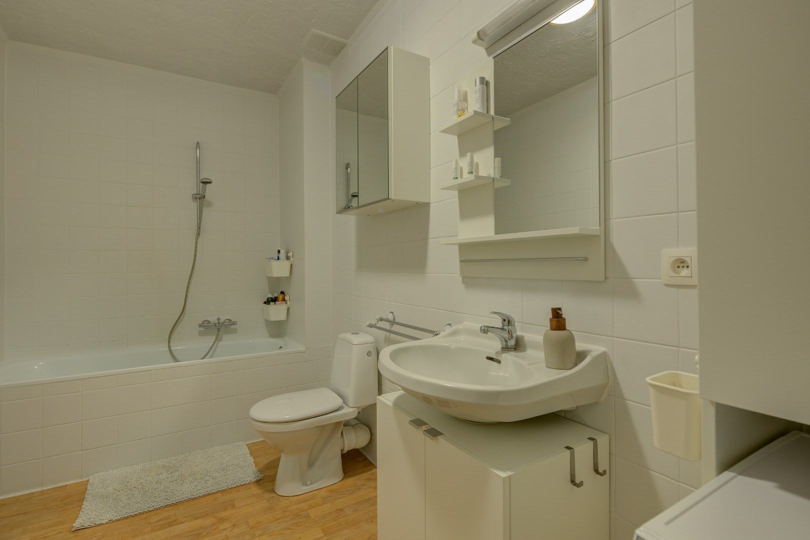 IN OPTIE ---- Instapklaar appartement met 3 slaapkamers te koop! foto 12