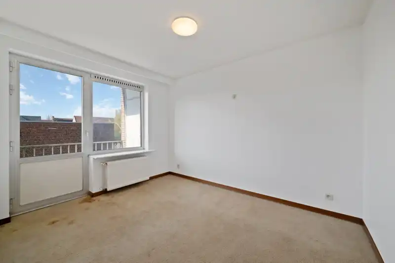 Roeselare-stadsrand. Leuk gelegen twee-slaapkamerappartement van 83m2 met 2 terrassen van 8.50m2. In 't groen op een boogscheut van 't centrum. Als investering of als betaalbare starter ! foto 13