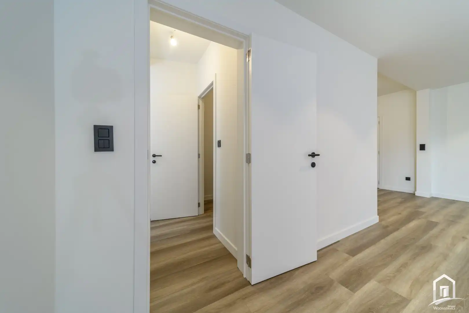 Totaal gerenoveerd gelijkvloers-appartement met tuintje foto 11
