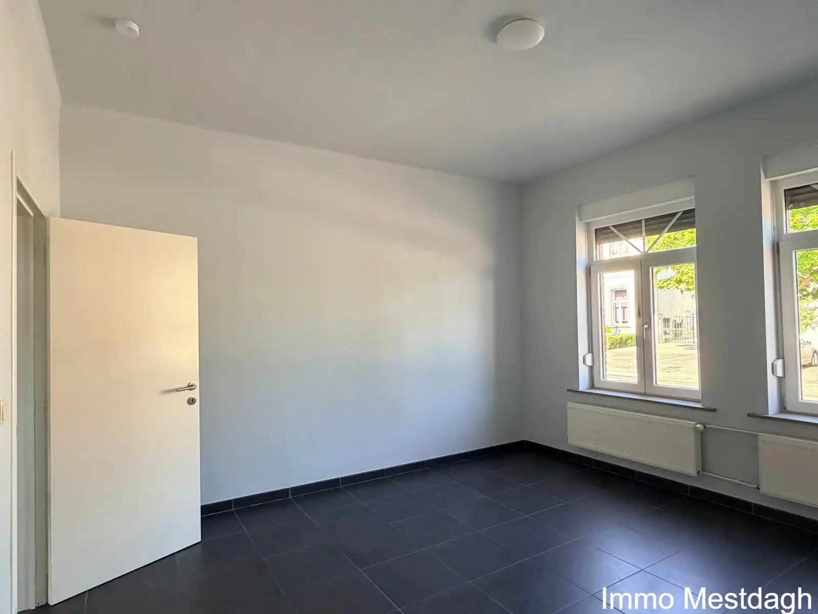 Prachtig gerenoveerd gelijkvloers appartement met terras en tuin in centrum Rummen foto 8