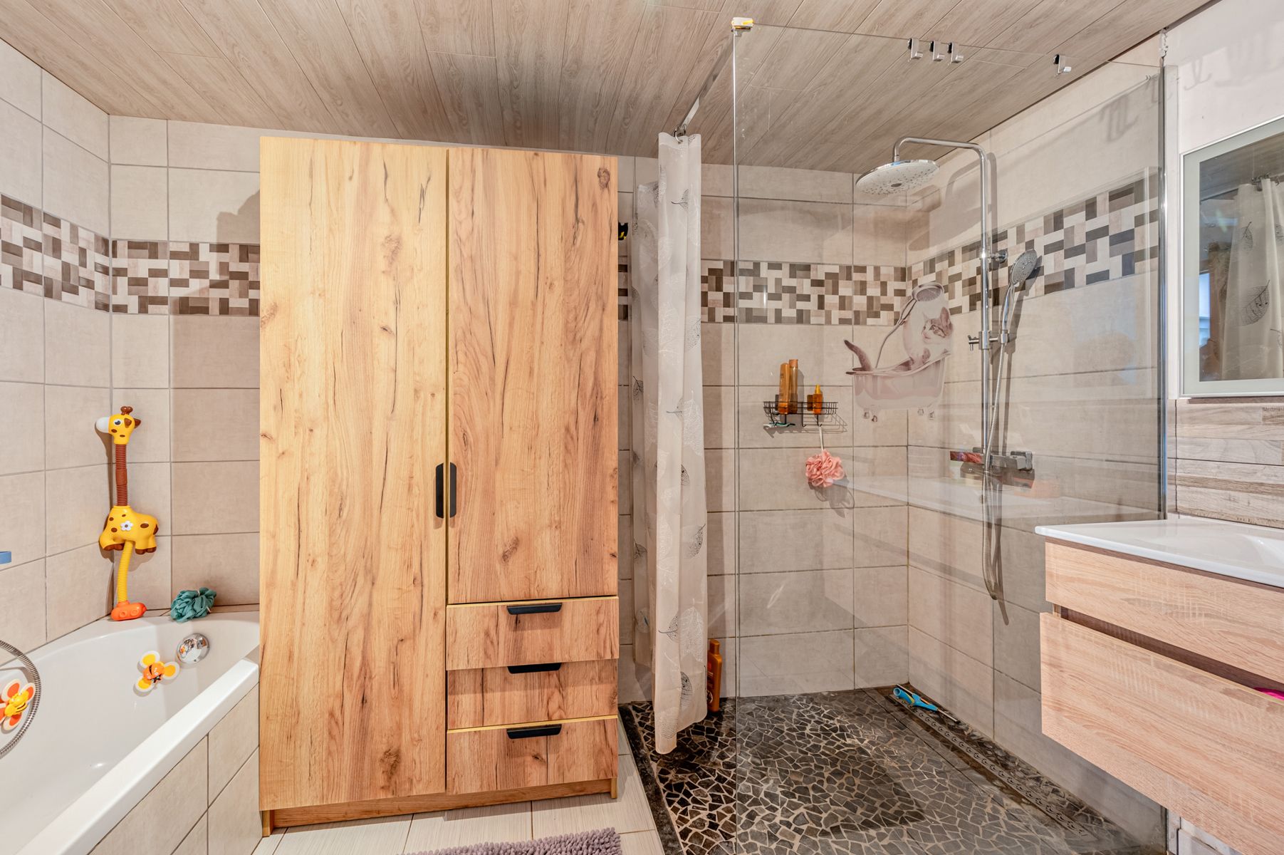 Gerenoveerde woning, af te werken naar eigen smaak foto 11