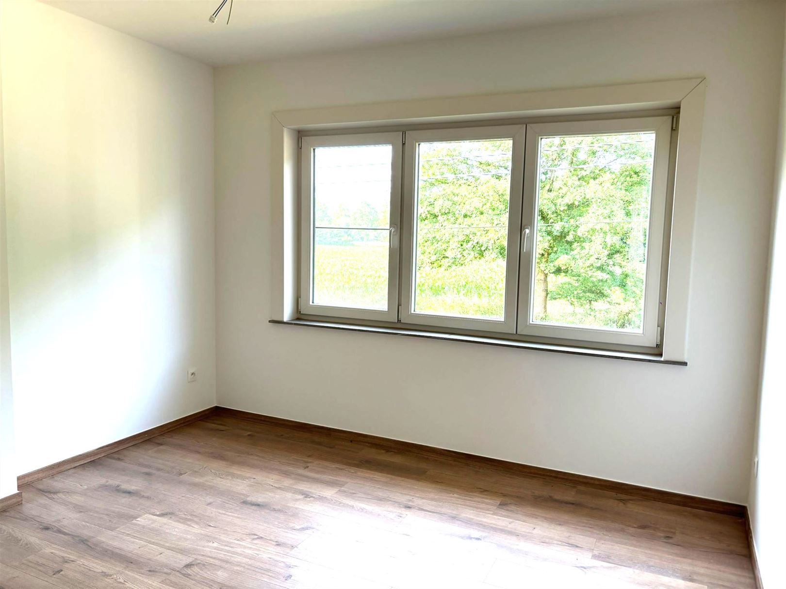 TE HUUR: gerenoveerde woning met 3 slaapkamers te Paal! foto 13
