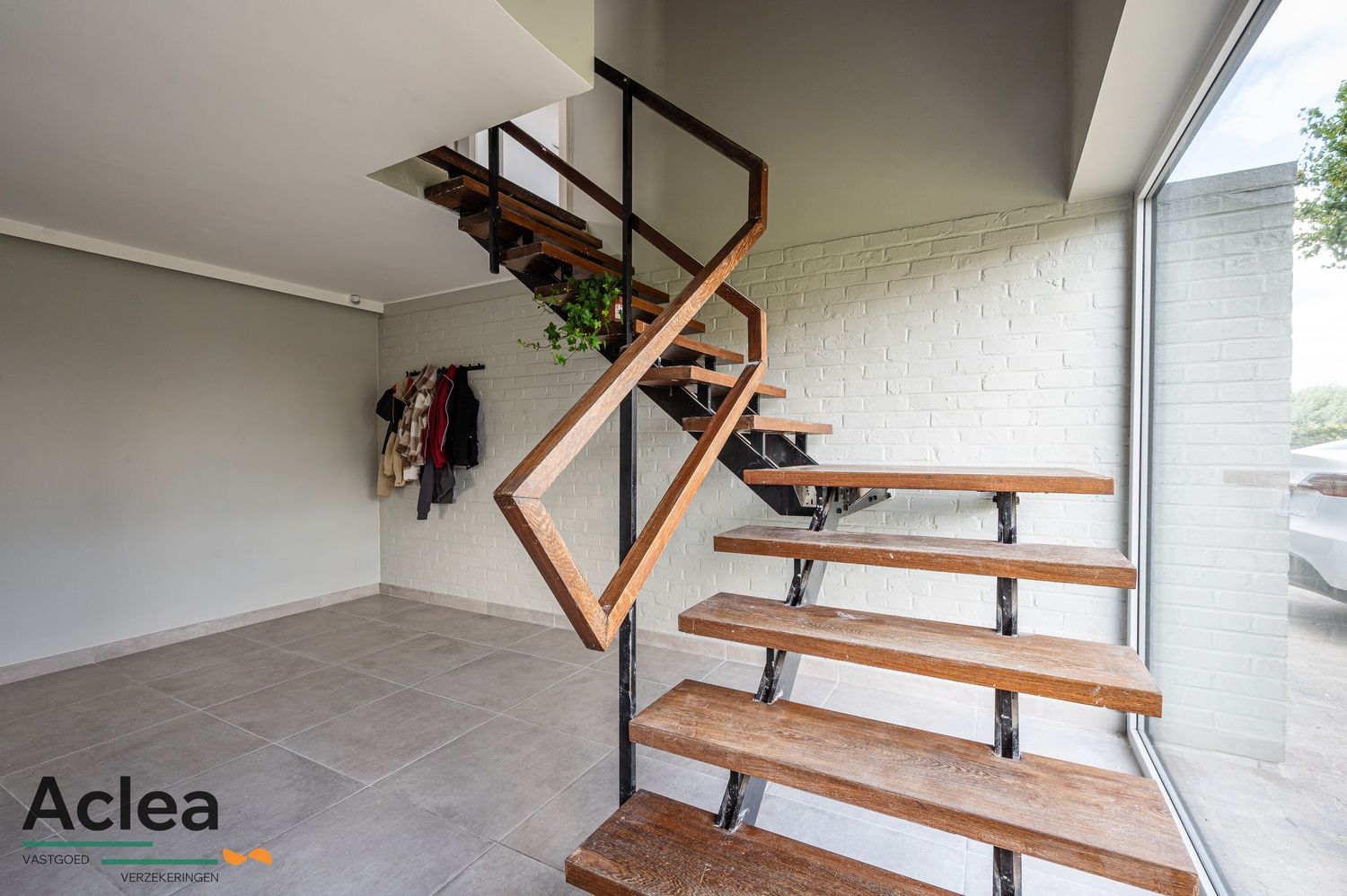 Stijlvolle, ruime woonst op een mooi perceel foto 18